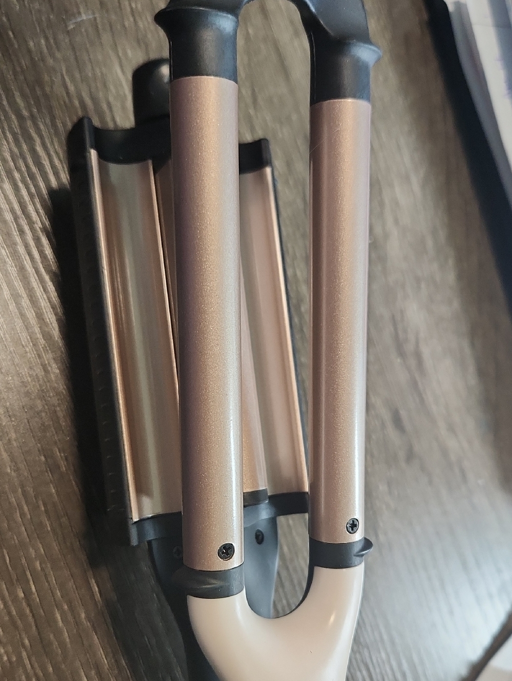 Remington Triple Barrel Waver - Rose Gold & White - Picture 4 of 4